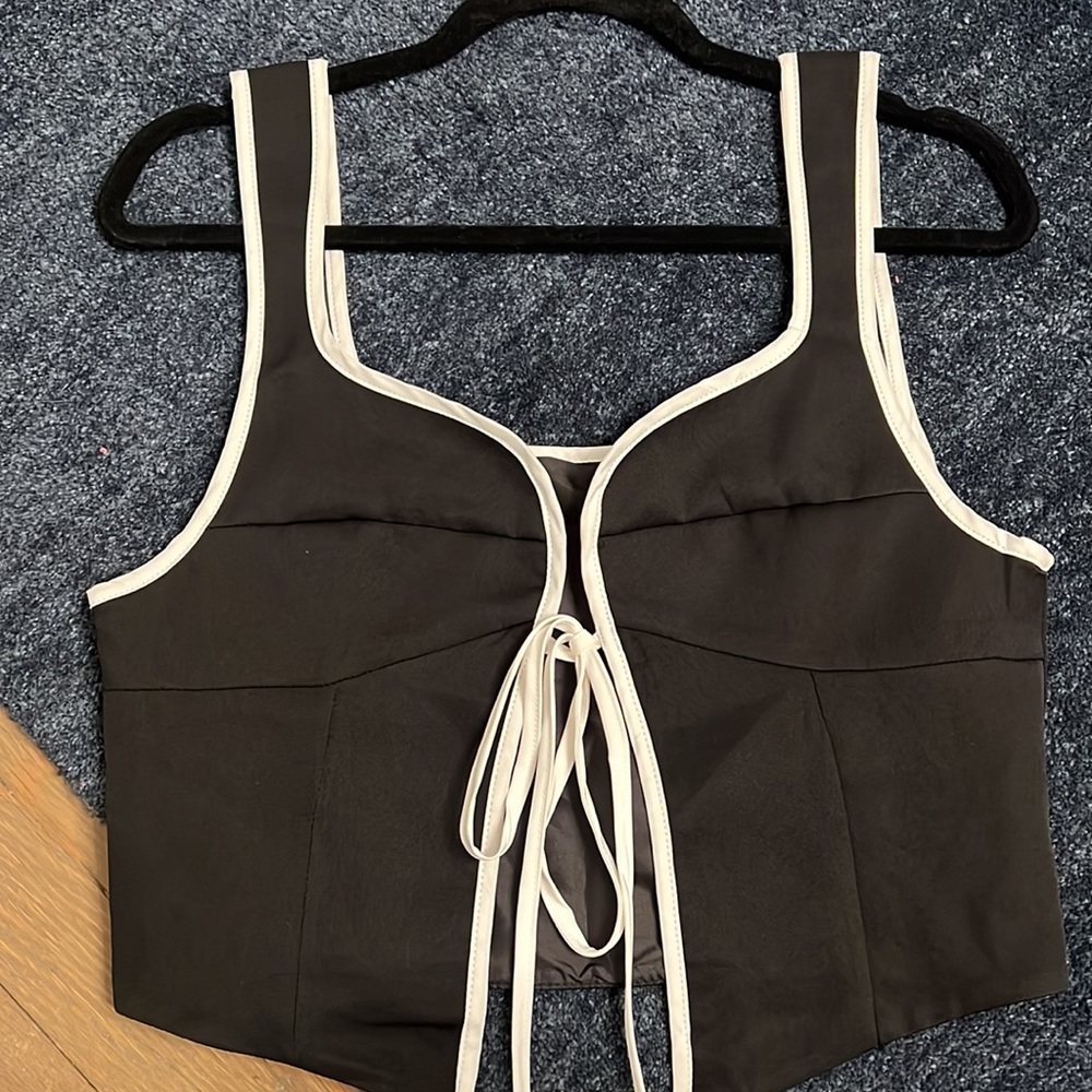 Black Top - Picture 2 of 3